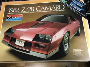 １/８　モノグラム　MONOGRAM　カマロ　‘８２　Z/２８　赤メタ　未組み立て