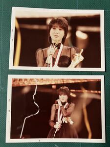 【レア】松田聖子　写真2枚セット(当時物) 黒　メダル　80年代アイドル 