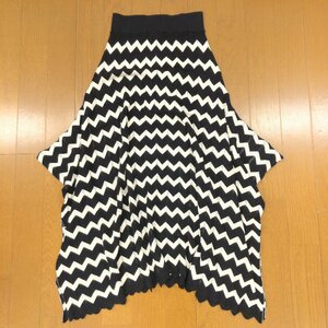 伊製 STELLA McCARTNEY ステラマッカートニー ウール100% 総柄 ヒップカバー ニット スカート 36(S相当) 黒×白 マキシ丈 オーバースカート