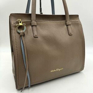 【極美品】Salvatore Ferragamo フェラガモ エイミー ハンドバッグ トートバッグ 肩掛け A4 ガンチーニ レザー 本革 ベージュ レディース