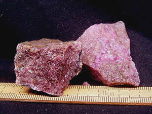 国産鉱物0041 田口鉱山赤ピンクのバラ輝石２個セット