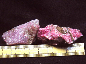 国産鉱物0054 田口鉱山赤ピンクとピンク色の２種セット 