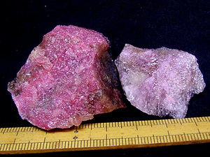 国産鉱物0086 田口鉱山赤ピンクとピンク色の２種セット 