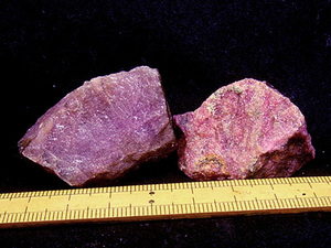 国産鉱物0128 田口鉱山のピンクと赤ピンクのバラ輝石２個 