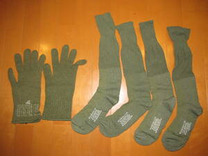 ④アメリカ軍　OD手袋　１セット＋靴下２セット　　中古