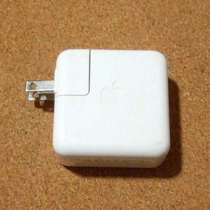 Apple 純正　ヴィンテージiPod用　FireWire AC電源アダプター 中古品　(A1)