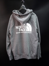 US購入 新品 S/ ノースフェイス バックプリント スウェット パーカー 裏起毛 THE NORTH FACE THROWBACK HOODIE グレーヘザー_画像4