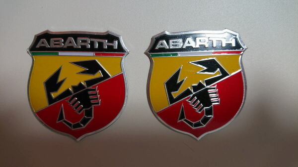 フィアット アバルト ABARTH アルミニウム エンブレム 盾形 3D ステッカー バッジ 2個セット