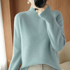 新入荷☆新品☆ふんわり柔らかミンクカシミヤ　着痩せ可愛い編みのハイネックニットセーター ブルー