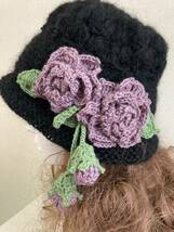 手編み帽子 ニットキャップ ハンドメイド ニット帽 バラのお花 いっぱい ブラック　ウール _画像2