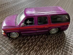 JADATOYS 1/24 2000 CHEVROLET SUBURBAN STREET LOW シボレー サバーバン 紫 箱なし 中古 状態不明 現状品 ジャンク