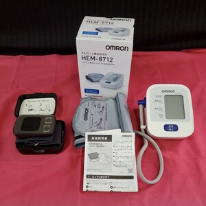 ★中古 OMRON 血圧計 2点セット 上腕式 手首式血圧計 オムロン HEM-8712 測定器 ヘルスケア 130-95
