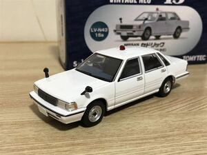 LV-N43-15a 日産セドリック 覆面パトロールカー（白） （1/43スケール トミカリミテッドヴィンテージNEO 281085）