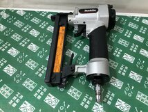 中古品 エア工具 makita マキタ エアータッカー 10mm AT1025BZ 常圧 通常圧 IT360ANQ0RHG_画像6