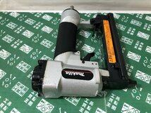 中古品 エア工具 makita マキタ エアータッカー 10mm AT1025BZ 常圧 通常圧 IT360ANQ0RHG_画像9