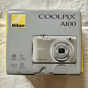 ほぼ新品　Nikon デジタルカメラ COOLPIX A100 光学5倍 2005万画素 シルバー A100SL
