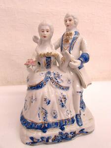 フィギュリン 紳士と貴婦人 陶器製 置物 人形 雑貨 中世ヨーロッパ アンティーク調 中国製 高さ：約19.5㎝　※難有り