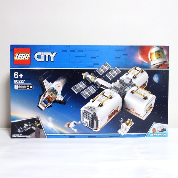 即決　レゴ　60227　光る宇宙ステーション　未開封　LEGO