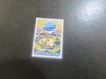 国連①　普通切手；国連マークとハト　1種完　1974_画像1