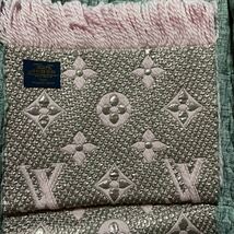 LOUIS VUITTON ルイヴィトン　マフラー ロゴマニア　モノグラム ピンク【正規品】　新品未使用_画像2