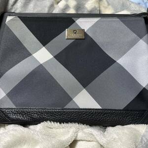 Burberry 黒 クラッチバッグ