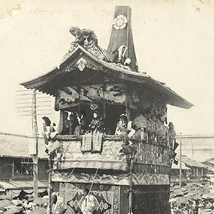 HQ113【戦前絵葉書】京都祇園祭 月鉾 /// 検）祭礼 神輿 御輿 神社 山車 鉾 だんじり 太鼓台 鳳輦 神木 民俗 文化財 文化遺産_画像2