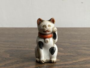 大正頃 郷土玩具 招き猫 磁器製ねこオブジェ 縁起物 アンティーク ぶちネコまねきねこ