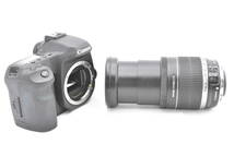 【ショット数 1,980回！】キヤノン Canon EOS 50D デジタル一眼レフカメラ ボディ + EF-S 18-200mm F3.5-5.6 IS レンズ (t4810)_画像2