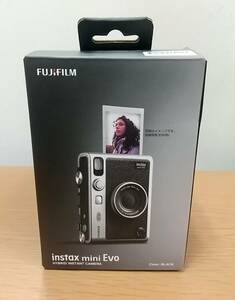 【U9876】 未使用品 FUJIFILM フジフィルム　ブラック　instax mini Evo カメラ