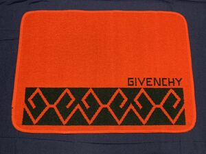 未使用　GIVENCHY　ジバンシィ　赤　キッチンマット　バスマット　玄関マット