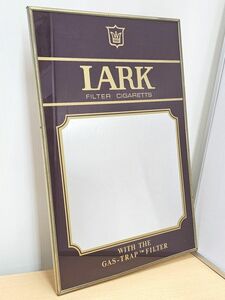 1-164-100　LARK/ラーク　パブミラー★煙草　たばこ　壁掛け鏡　当時物　ヴィンテージ　昭和レトロ　サイズ約（高46×幅30.5×奥1cm）