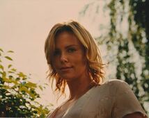 シャーリーズセロン　Charlize Theron　約20.3x25.4cm　輸入　写真　40248_画像1