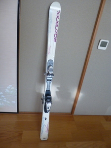 ROSSIGNOL １４６㎝　スキー板とビンディング　ソール傷なしで綺麗な状態です。