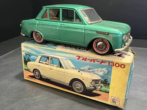 D(0111k7) Asahi toy ブルーバード 1300 ブリキ 玩具 箱あり 当時物 昭和レトロ DATSUN Blunebird