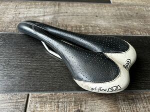 ☆高級良品 ☆selle ITALIA ★SLR ☆GEL FLOW CARBON FIBRE カーボン VANOXレール バナジウムチタン合金 ☆OLD VINTAGE RARE品多数出品中