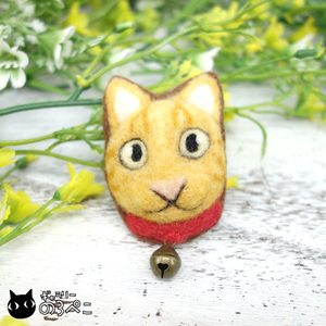 Art hand Auction 微笑猫脸胸针 - 带红色项圈的棕色虎斑猫 | 适用于衣服和包包, 拥有迷人笑容的妙招, 手工制作的, 配饰(女士), 其他的