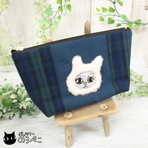 うさぎ猫ちゃんのマチ付き手刺繍ポーチ(内布ナイロン)～グレー猫ちゃん｜化粧ポーチやガジェットポーチなどにおすすめです♪