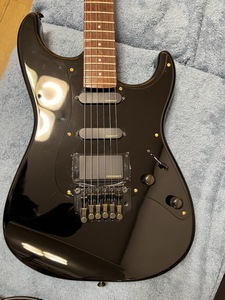 Fernandes FST55　（ミディアムスケール）　黒色ボディ ＋　(ミディアムスケール)CARネック使用感あり