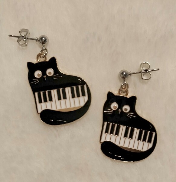 【No.2434】ピアス/イヤリング 黒猫ちゃんのグランドピアノ