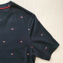 【新品未使用】TOMMY HILFIGERトミーヒルフィガー　ロゴプリントTシャツ　メンズ　ネイビー　Ｍ（USサイズ）_画像2