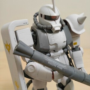 MG 1/100 MS-06S シャア専用 ザクII 白塗装 機動戦士ガンダム バンダイ 完成品 筆塗り