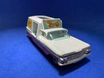 ◆◆絶版 1/43◆◆ Corgi Toys Chevrolet Impala シボレーインパラ　Kennel Club ケンネルクラブ ジオラマ犬付き　＜2309-66＞_画像4