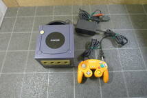 AA050 Nintendo/任天堂 GAMECUBE ニンテンドー ゲームキューブ 本体 DOL-001 電源コード,コントローラー(オレンジ) DOL-003,他付 /80 _画像1