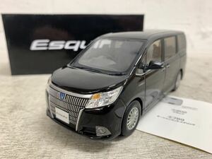 0123-12展示品美品 トヨタ TOYOTA esquire エスクァイア カラーサンプル 色見本ミニカー 1/30スケール ワゴン車 ブラック