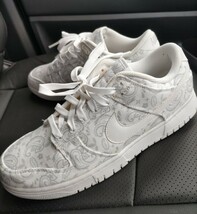  Nike WMNS DUNK LOW ESS ナイキ ウィメンズ ダンク ロー ホワイト　ペイズリー DJ9955-100 ウィメンズ28cm メンズ27.5cm　スニーカー　_画像1