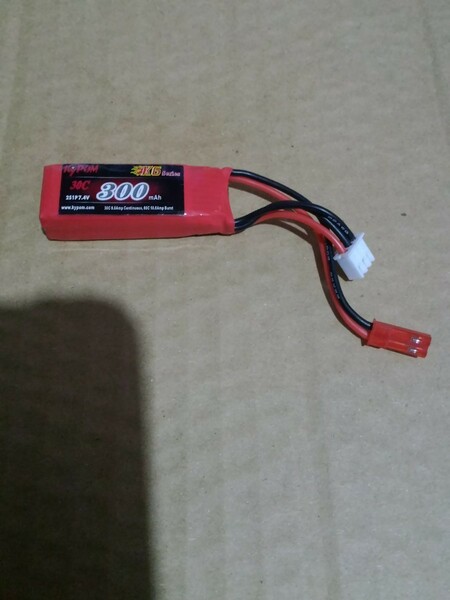 電動ハンドガン　リポバッテリー　7.4V300mAh 　送料込み