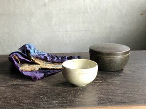 　　　・ 高麗白磁　陰花文　杯　盞　　・・