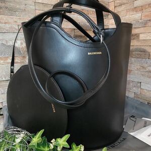 1円【未使用級 現行品！】BALENCIAGA バレンシアガ ロゴ トートバッグ ハンドバッグ バケツ オールレザー ポーチ付 保存袋付 ブラック 黒 