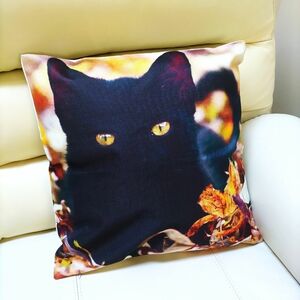 クッションカバー　猫柄　黒猫　落ち葉と猫　45×45cm インテリアに