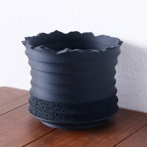 Adv-037 (130×110) Ripple Pot 植木鉢 おしゃれ 水捌け シンプル 黒 プラ鉢 多肉植物 塊根植物 観葉 ブラック 3d鉢 排水 通気性 作家鉢
